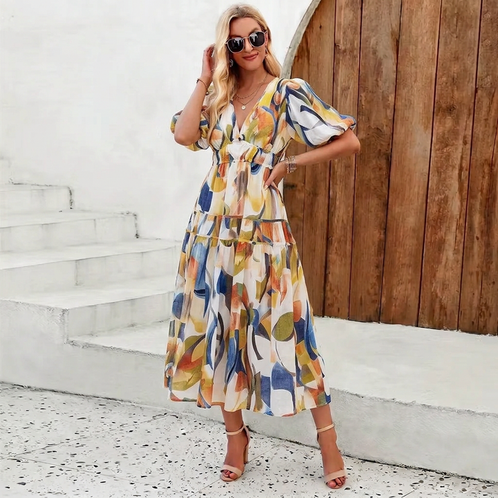 Ilona – Elegancka maxi sukienka w kolorowy abstrakcyjny wzór
