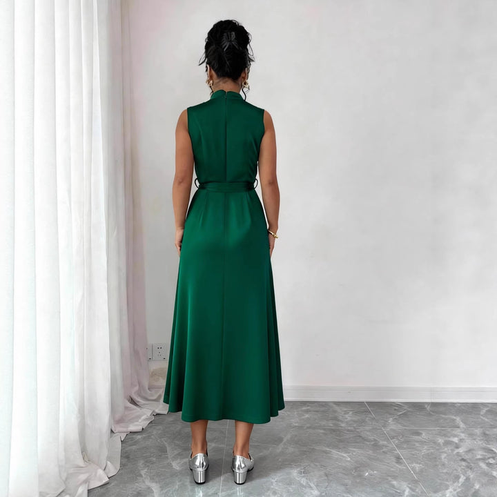 Kinga – elegancka sukienka midi z paskiem i drapowanym dekoltem