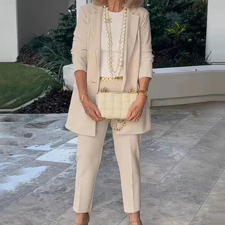 Maarit - Elegancki damski zestaw składający się z marynarki i spodni