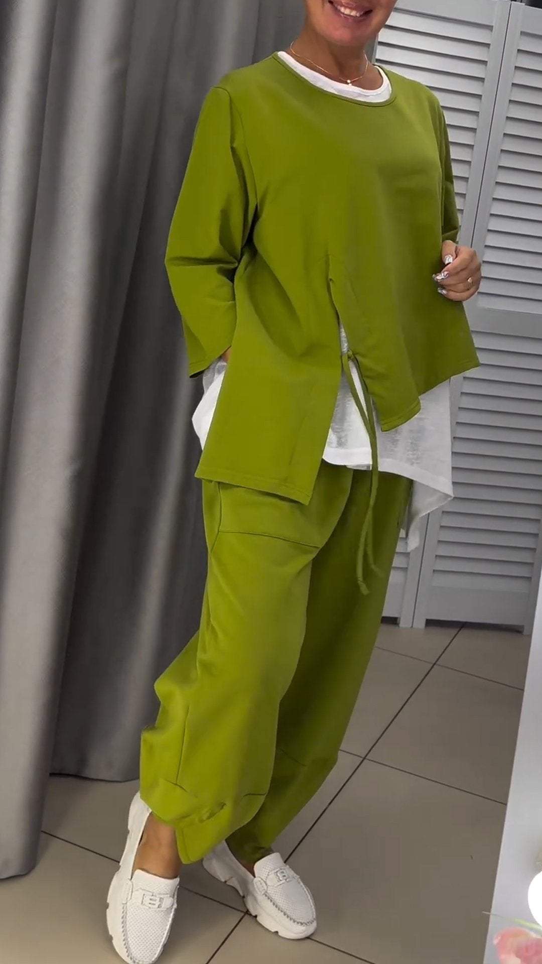 Livia - Kobiecy komplet bluzki i spodni z okrągłym dekoltem